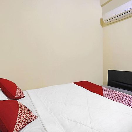 Spot On 91343 Kartika Guest House Syariahnearpantai Stres Jodoh  エクステリア 写真
