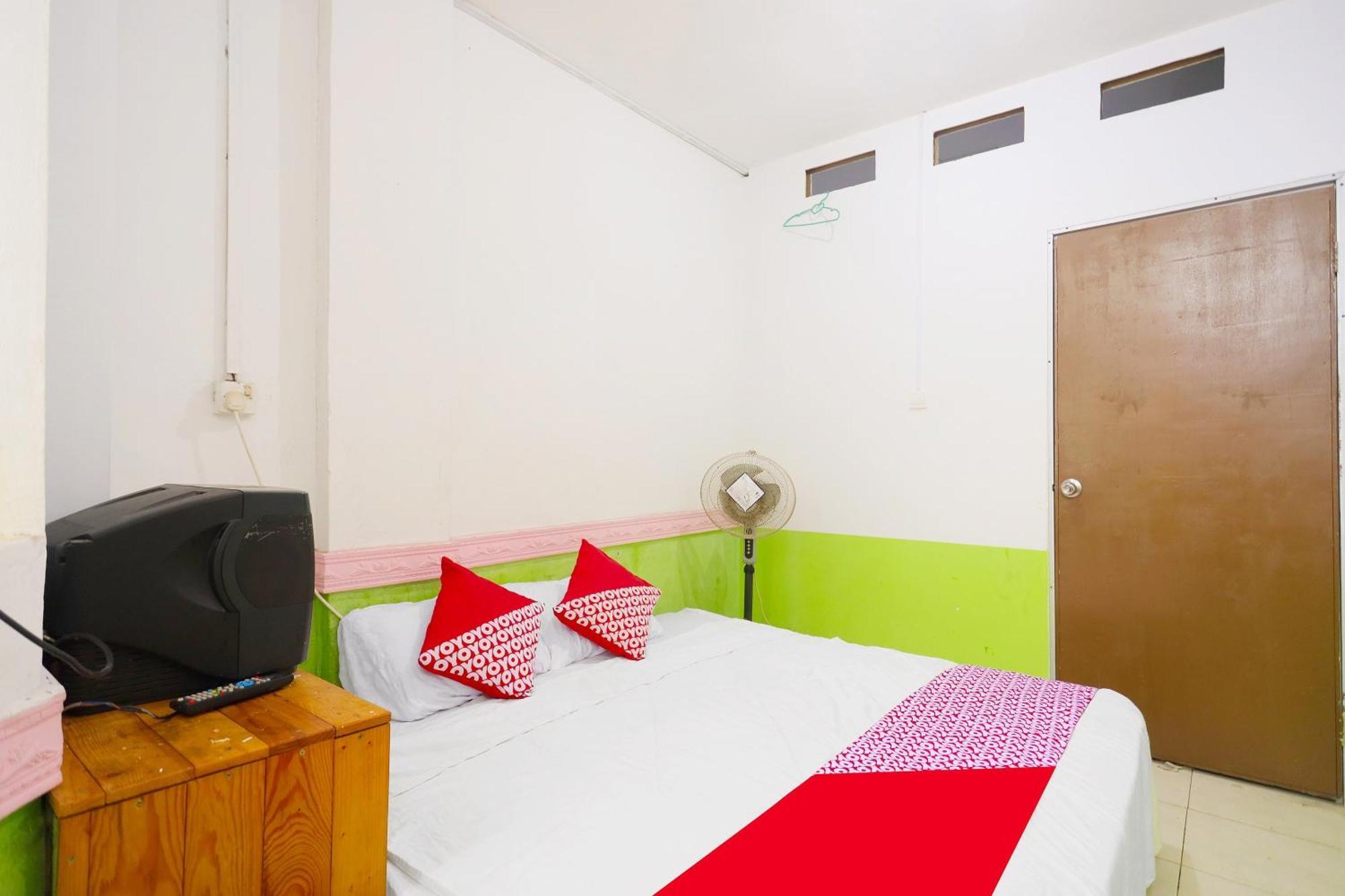 Spot On 91343 Kartika Guest House Syariahnearpantai Stres Jodoh  エクステリア 写真
