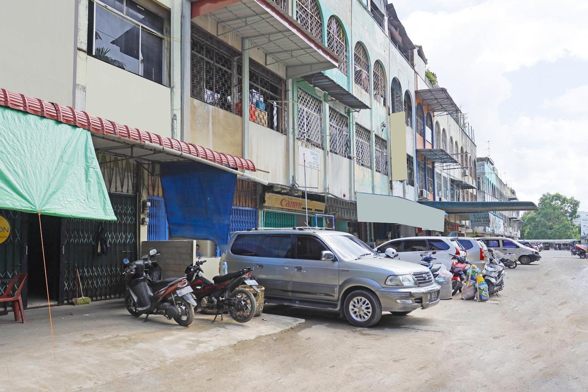 Spot On 91343 Kartika Guest House Syariahnearpantai Stres Jodoh  エクステリア 写真