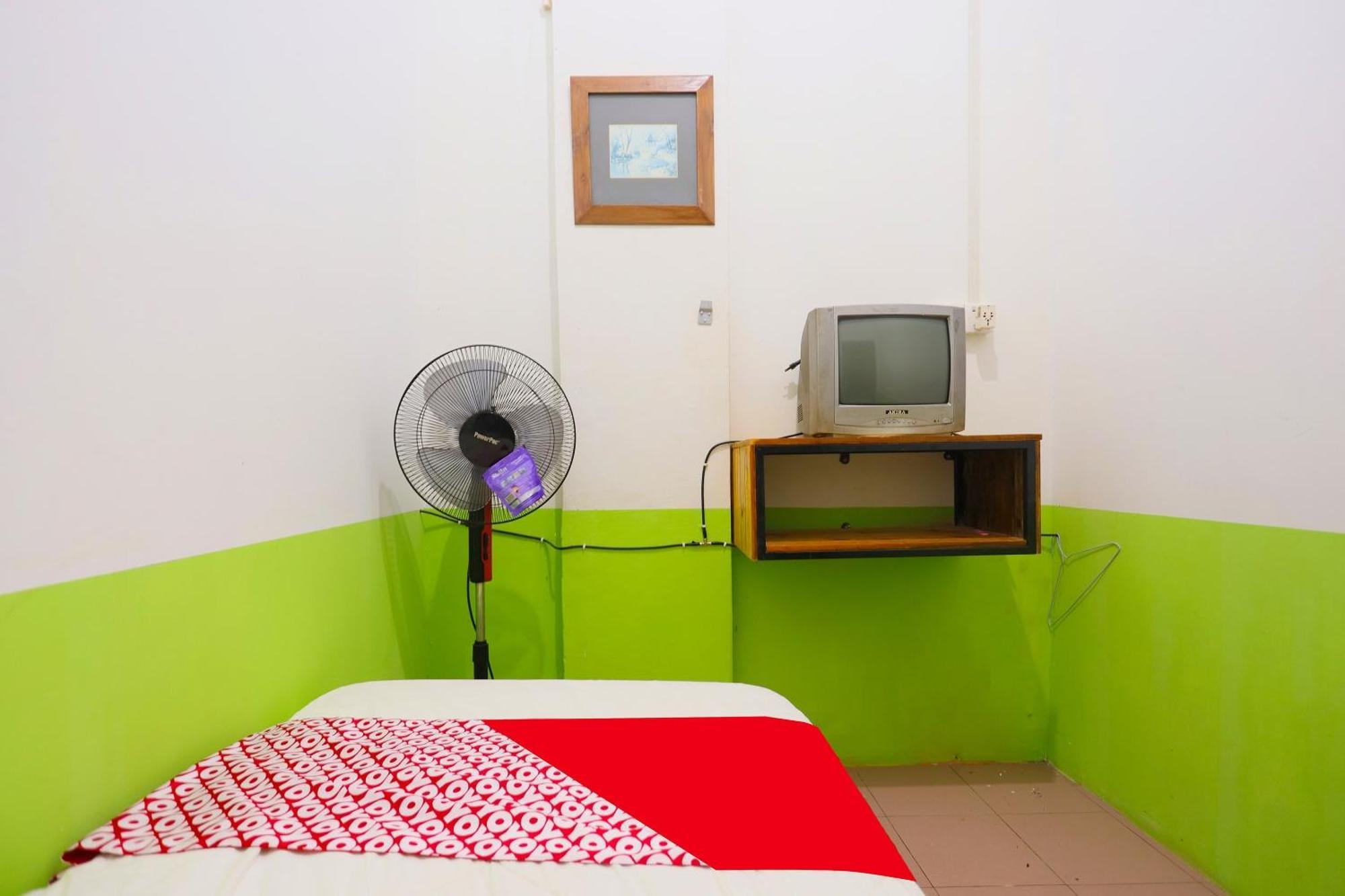 Spot On 91343 Kartika Guest House Syariahnearpantai Stres Jodoh  エクステリア 写真