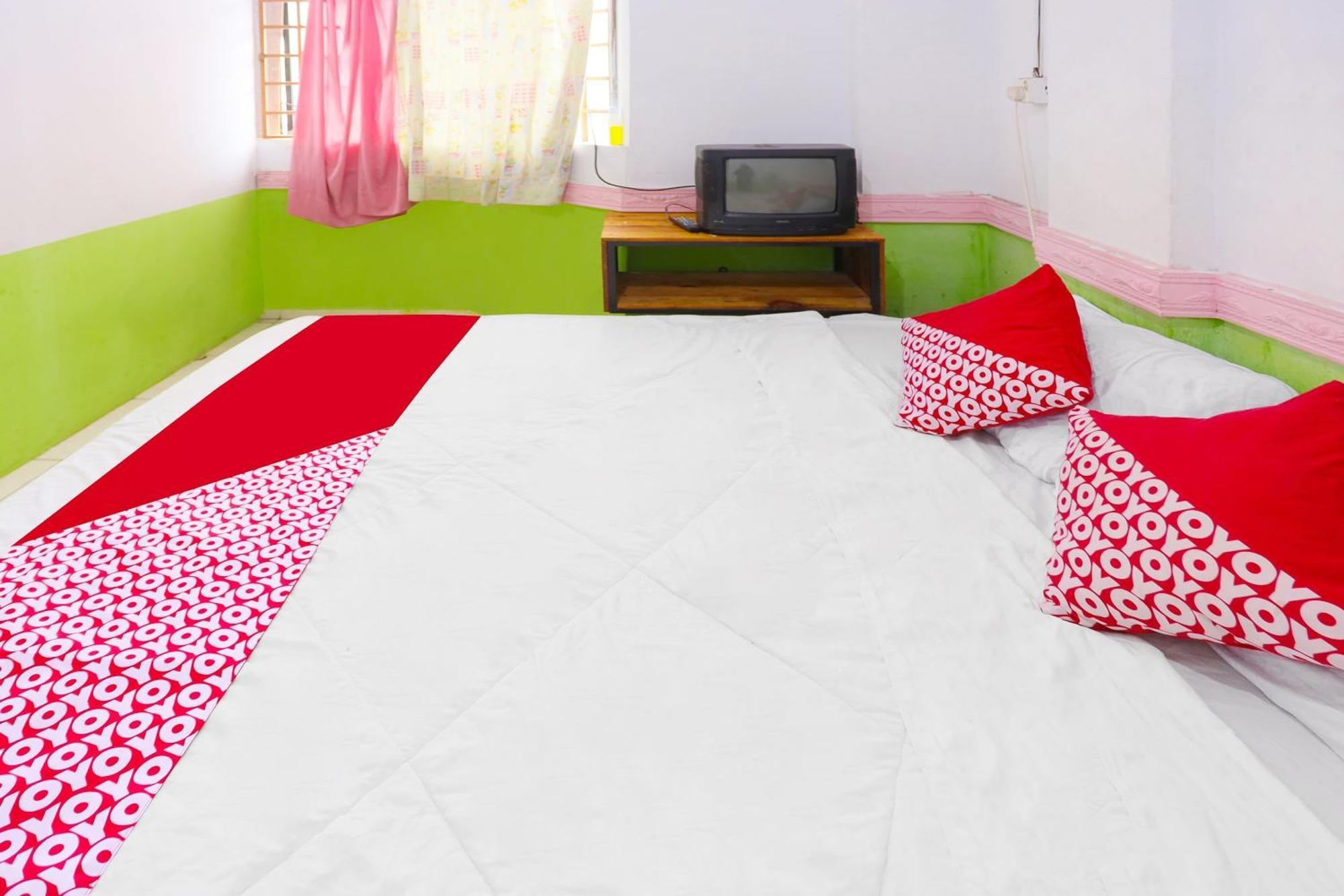 Spot On 91343 Kartika Guest House Syariahnearpantai Stres Jodoh  エクステリア 写真