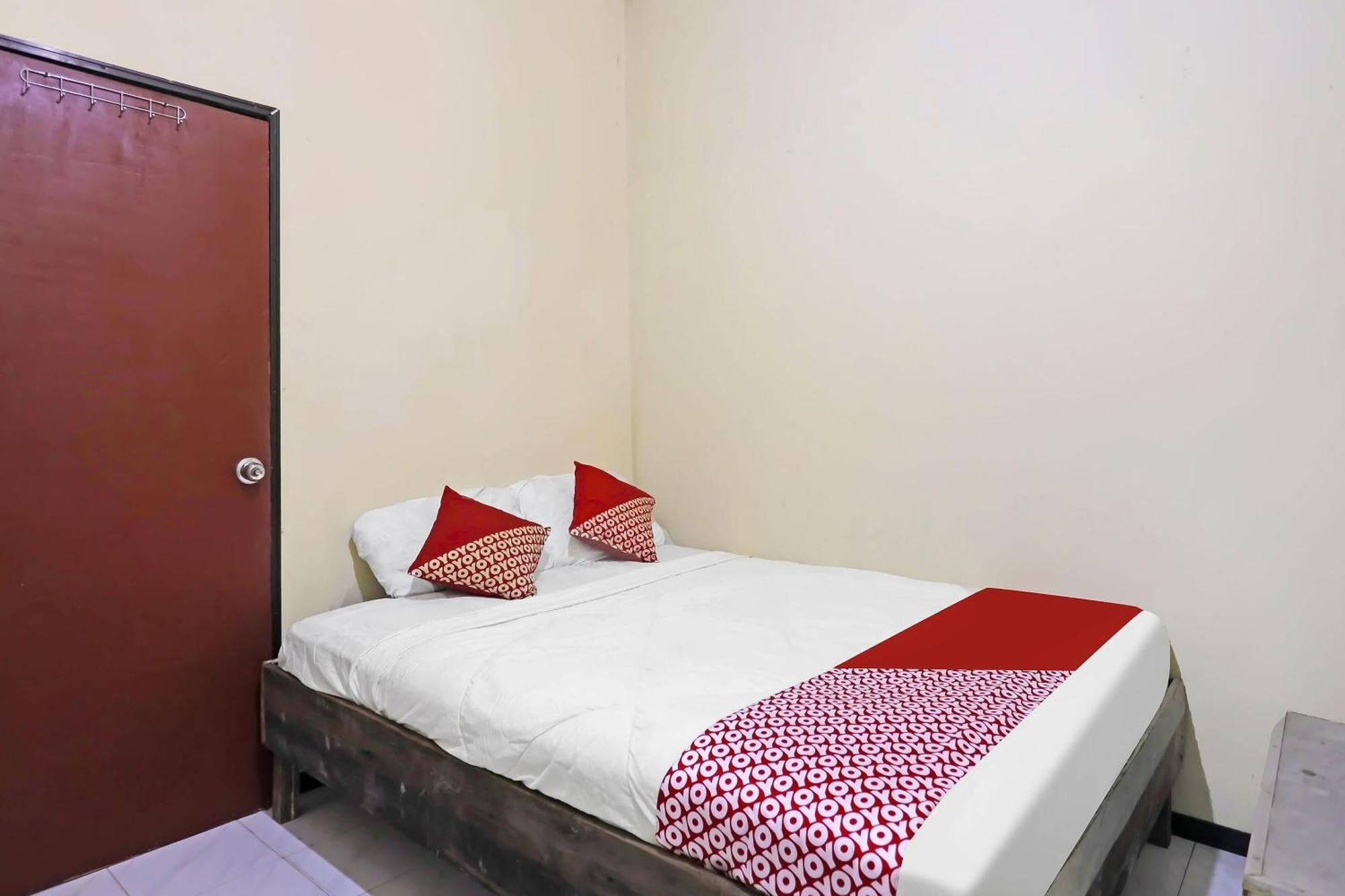 Spot On 91343 Kartika Guest House Syariahnearpantai Stres Jodoh  エクステリア 写真